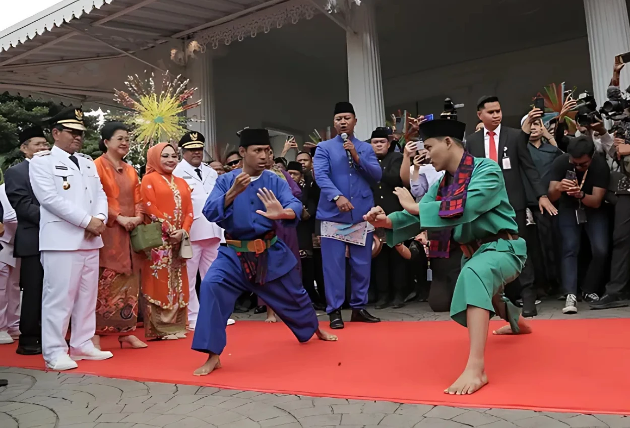 Pramono Anung Dan Rano Karno Tiba Di Balai Kota, Disambut Dengan Kesenian Betawi