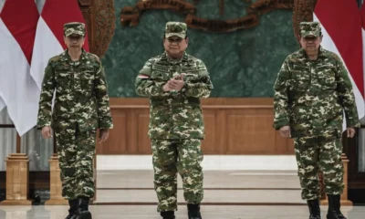 Presiden Prabowo Pimpin Upacara Parade Senja Dan Penurunan Bendera Merah Putih Di Acara Retret Magelang