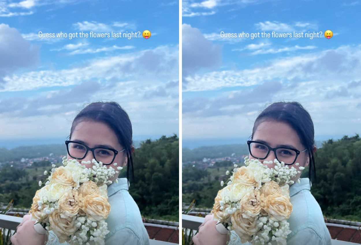 Prilly Latuconsina Dapat Buket Bunga Saat Hadiri Pernikahan Angga Yunanda & Shenina Cinnamon
