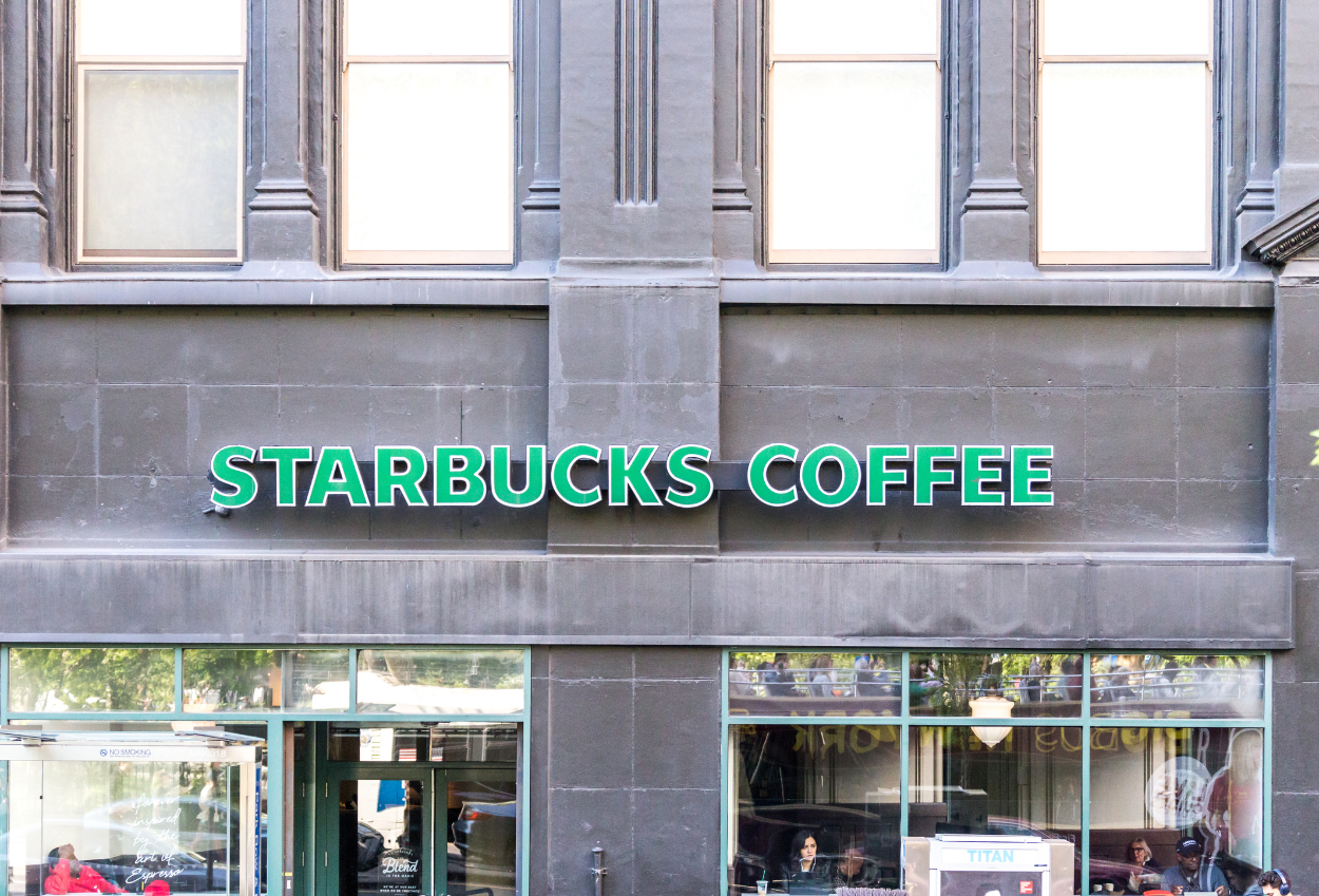 Starbucks Indonesia Buka Suara soal Pengunjung yang Nongkrong Tanpa Membeli