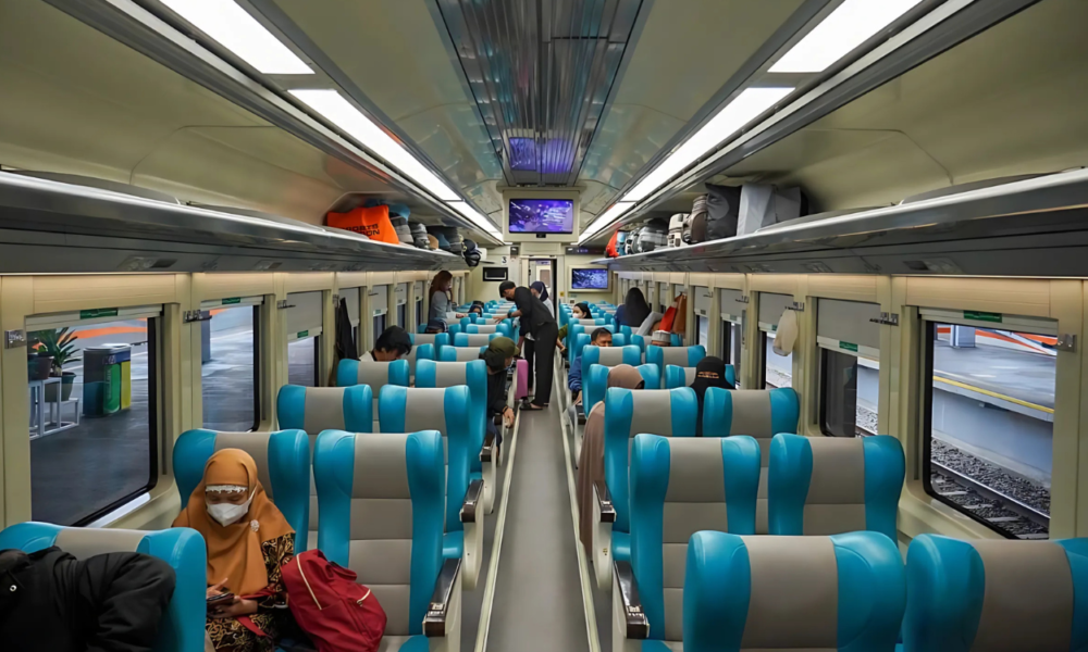 Tiket Kereta Api Lebaran 2025 Resmi Dibuka, Cek Jadwal dan Cara Pemesanannya!