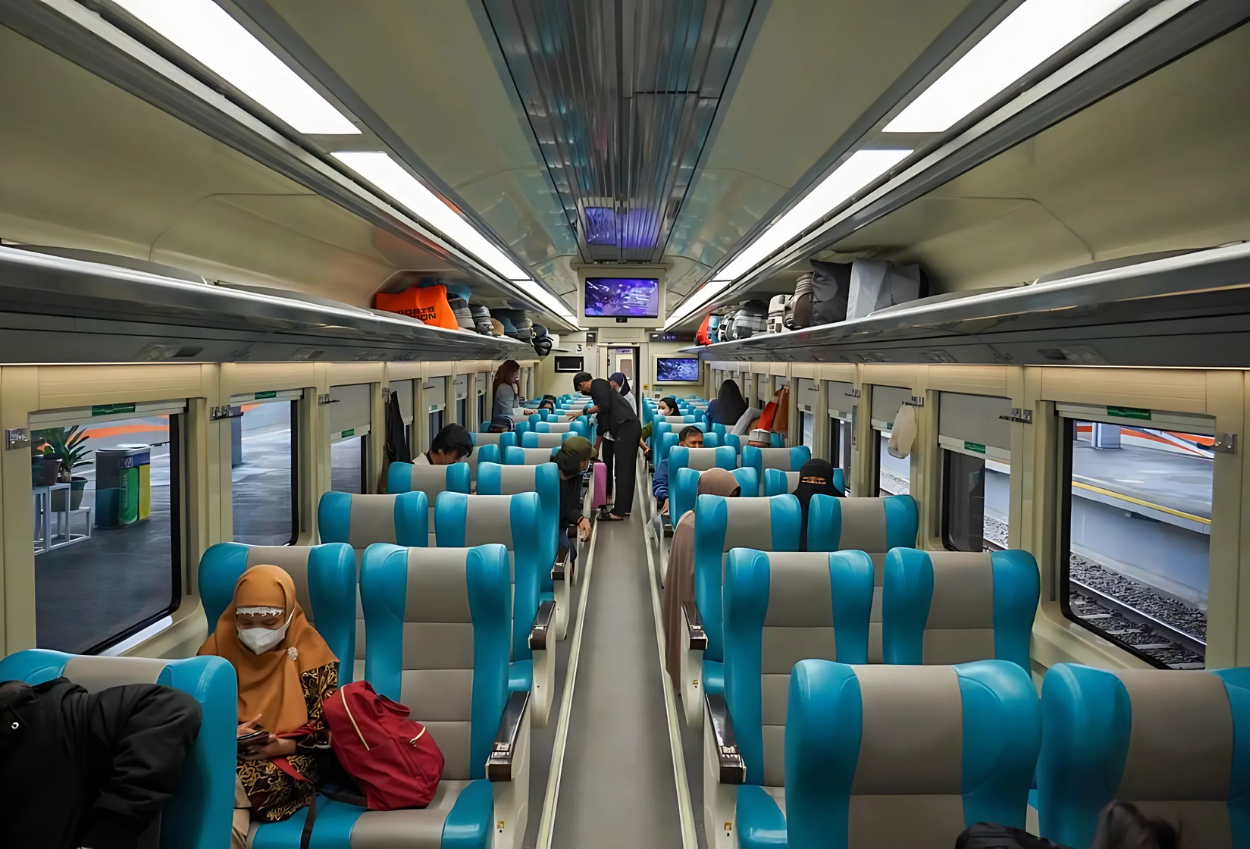 Tiket Kereta Api Lebaran 2025 Resmi Dibuka, Cek Jadwal dan Cara Pemesanannya!