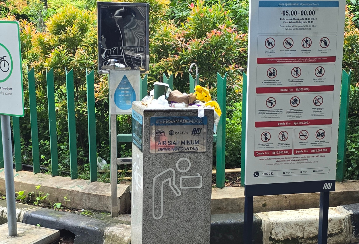 Viral! Fasilitas Air Minum di Stasiun MRT Jakarta Dirusak, Dijadikan Tempat Sampah