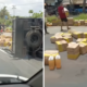 Warga Bali Tuai Pujian Karena Ikut Bantu Angkut Muatan Truk Yang Terguling