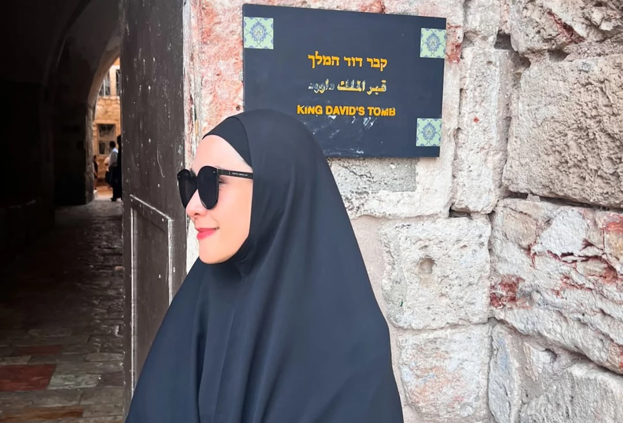 Zaskia Adya Mecca Pasrah Saat Berkunjung Ke Al Aqsa Bismillah Aja