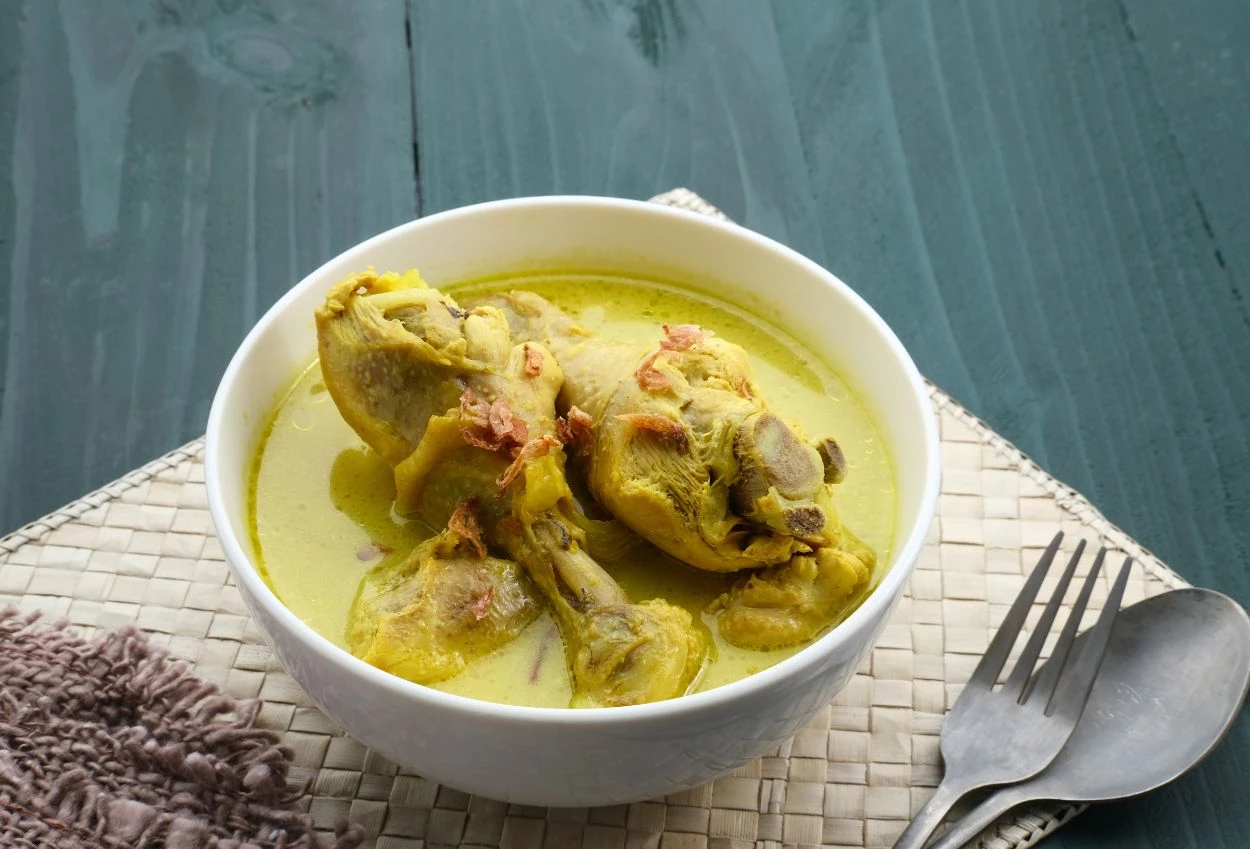10 fakta menarik opor ayam, hidangan wajib yang selalu hadir saat lebaran