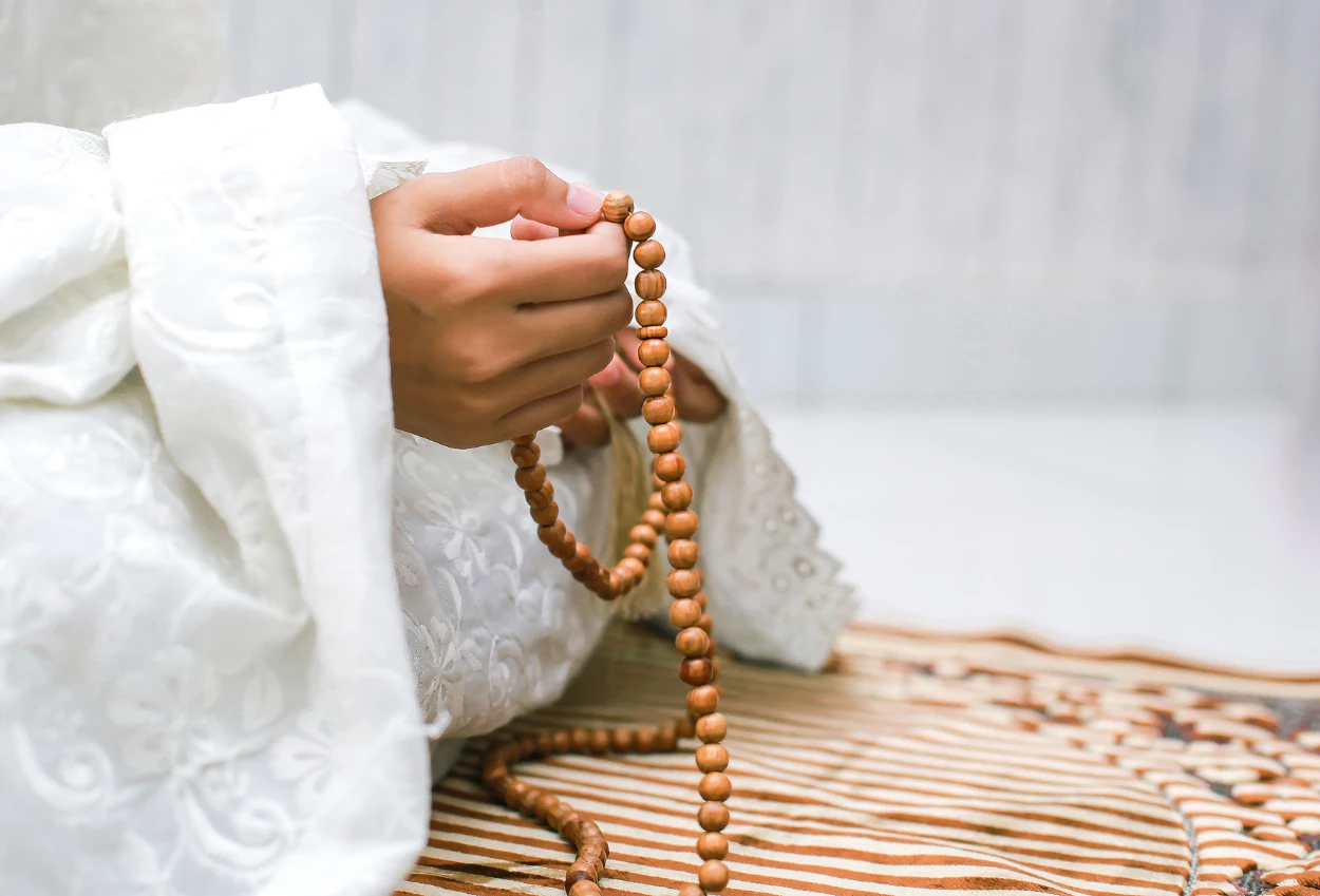 12 amalan utama di bulan ramadan yang membawa keberkahan dan pahala berlipat