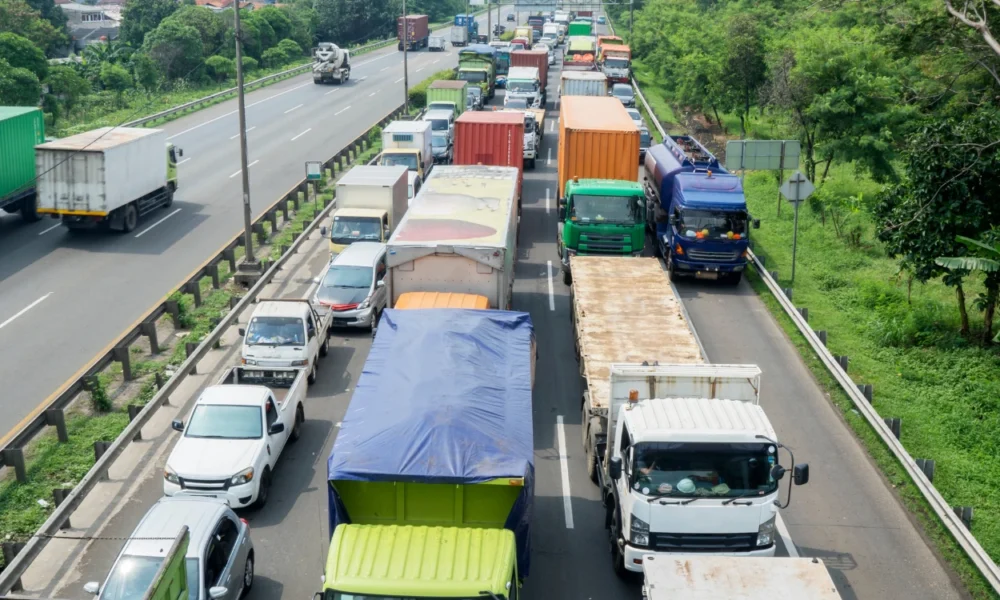 8 hal penting yang harus diperhatikan saat melewati jalur contraflow saat mudik