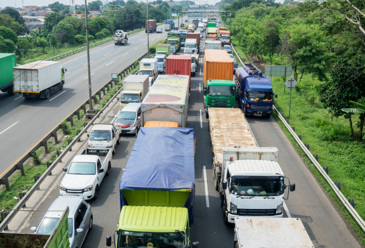 8 hal penting yang harus diperhatikan saat melewati jalur contraflow saat mudik