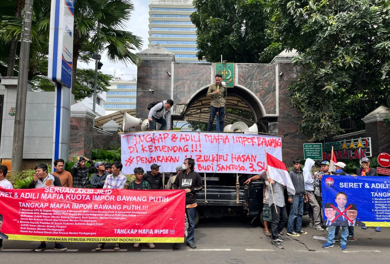 Aliansi pedagang bawang dan rakyat indonesia gelar aksi demo bongkar dugaan mafia kuota bawang putih