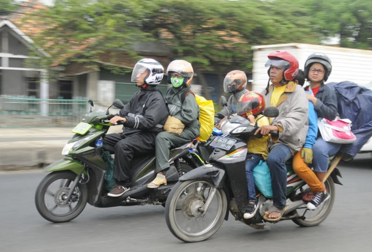 Anti ribet! tips mudik naik motor jarak jauh biar gak tumbang di jalan
