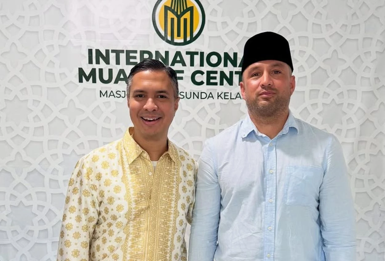 Ayah calon pemain timnas miliano jonathans mualaf di jakarta