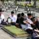 Bacaan doa tahlil dan ziarah kubur singkat, lengkap untuk momen lebaran