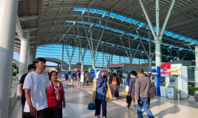 Banjir di sekitar stasiun bekasi sebabkan pemadaman listrik, kai commuter gunakan genset