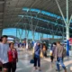 Banjir di sekitar stasiun bekasi sebabkan pemadaman listrik, kai commuter gunakan genset