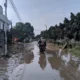 Bekasi dilanda banjir, jalan narogong ke villa nusa indah belum bisa dilalui