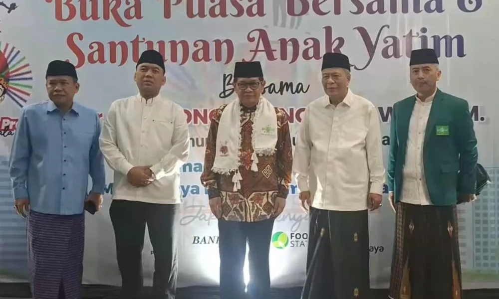 Bersama nu dan relawan, pramono anung gelar buka puasa dan santunan anak yatim di jakarta barat