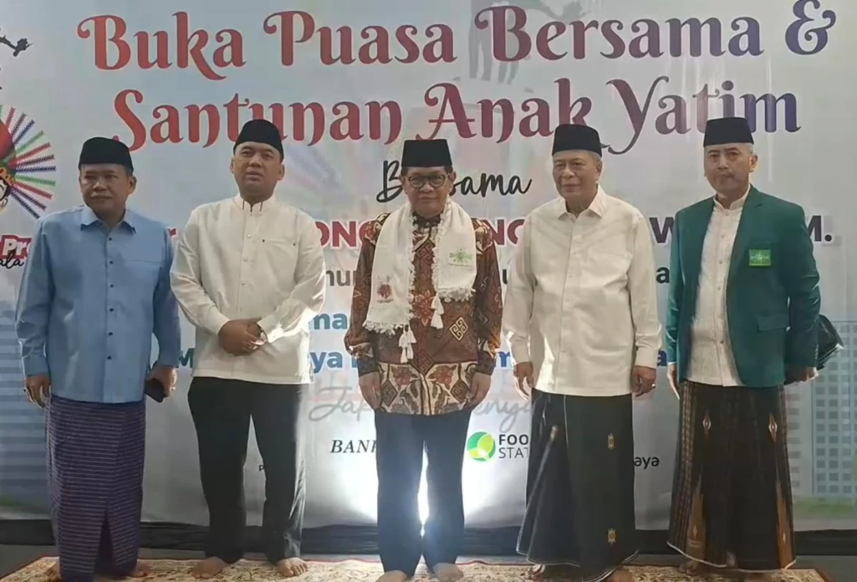 Bersama nu dan relawan, pramono anung gelar buka puasa dan santunan anak yatim di jakarta barat
