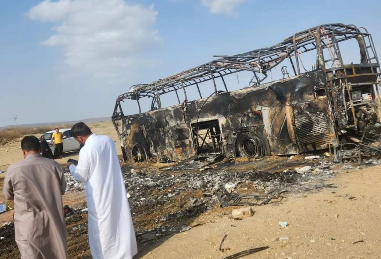 Bus jemaah umrah kecelakaan hingga terbakar di saudi, 6 wni meninggal