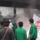 Demo tolak ruu tni di senayan sempat ricuh, massa lempari petugas dan rusak fasilitas