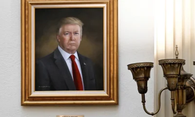 Donald trump protes, minta lukisan dirinya dicopot dari dpr as karena tak mirip