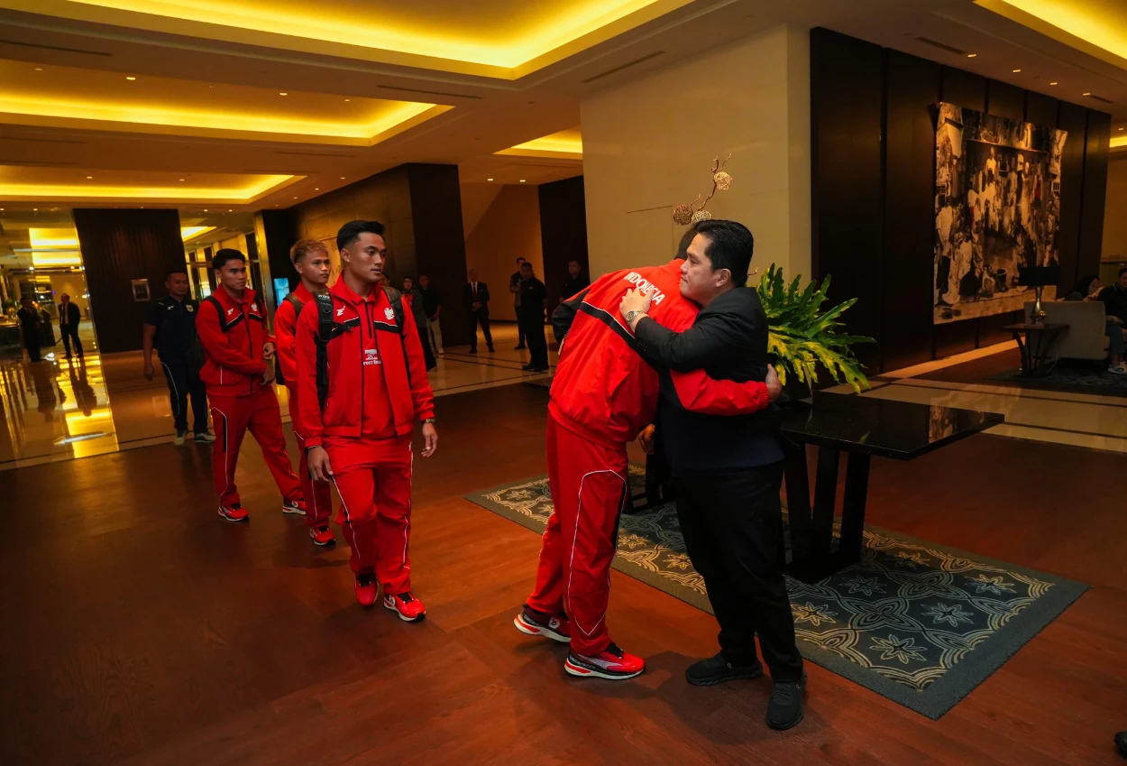 Erick thohir lepas timnas indonesia ke australia, targetkan minimal satu poin