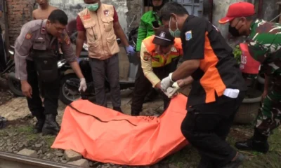 Gagal menyeberang, wanita paruh baya tewas tertabrak kereta di tanah abang
