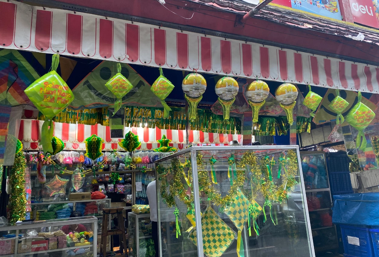 Hampers lebaran jadi tren, pembeli berburu kemasan unik di pasar asemka