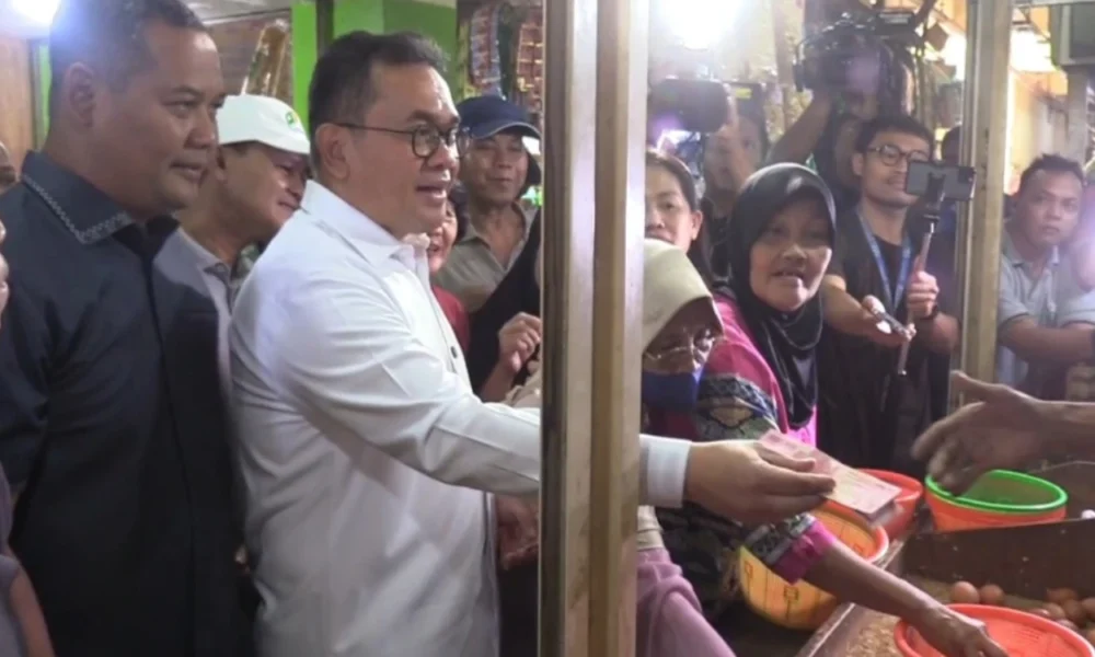 Jelang lebaran, harga telur ayam, beras hingga daging sapi di pasar ciracas sesuai harga acuan