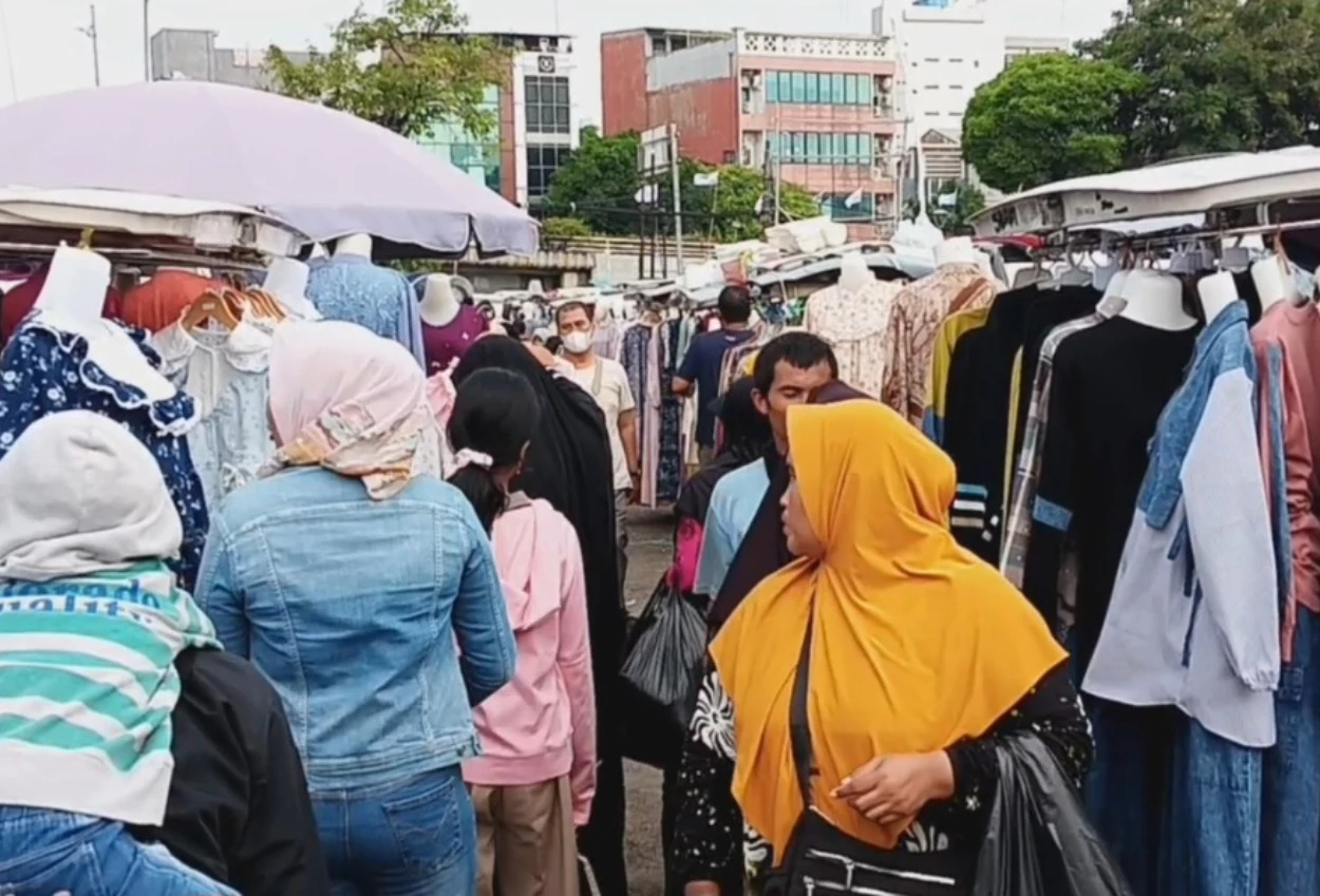 Jelang lebaran, pasar cideng jakarta pusat diserbu pembeli
