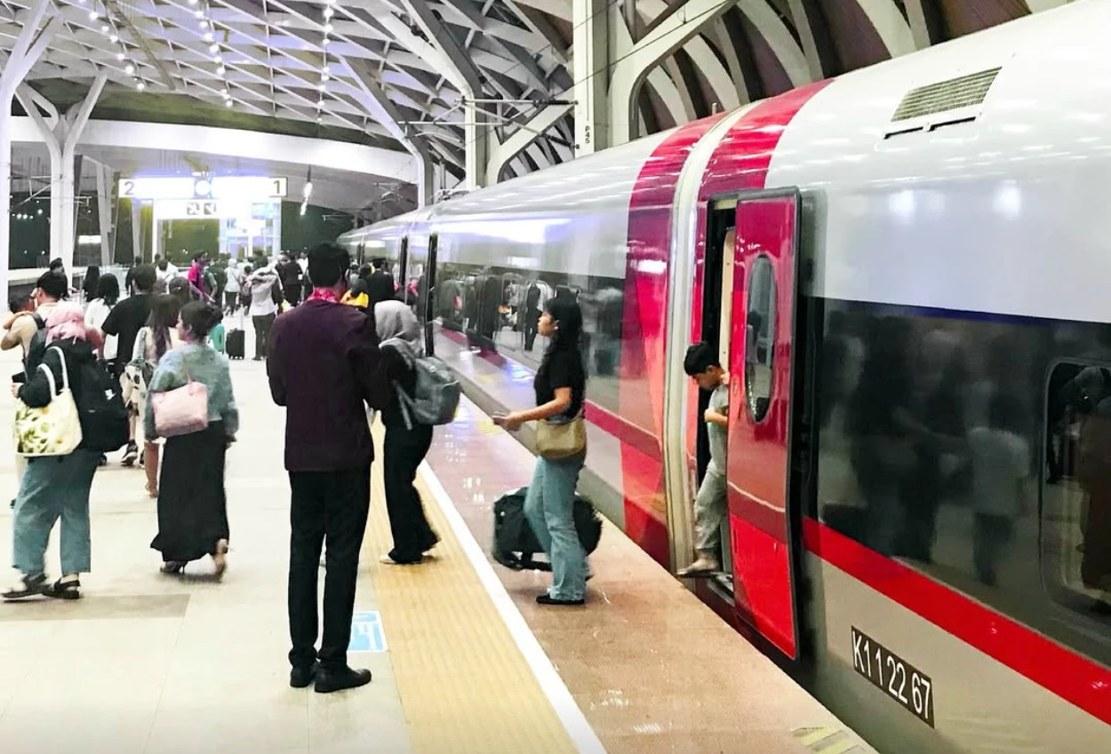 KCIC Perkuat Layanan Whoosh untuk Mudik Lebaran 2025, Kapasitas Penumpang Naik 20%
