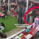 Kehabisan tisu, pelanggan lap tangan ke baju karyawan di restoran jambi