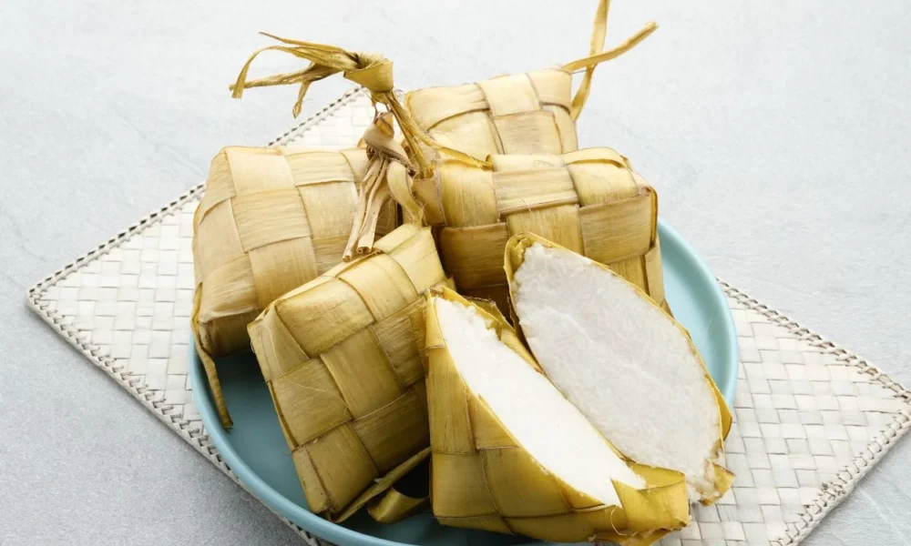 Kenapa ketupat selalu ada di meja lebaran ini sejarah dan filosofinya