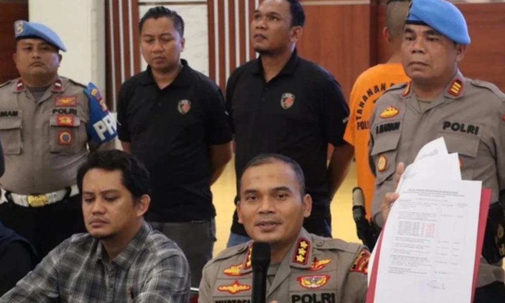 Kepala sekolah dan bendahara di sd bekasi gelapkan dana rp710 juta, pelaku suami istri