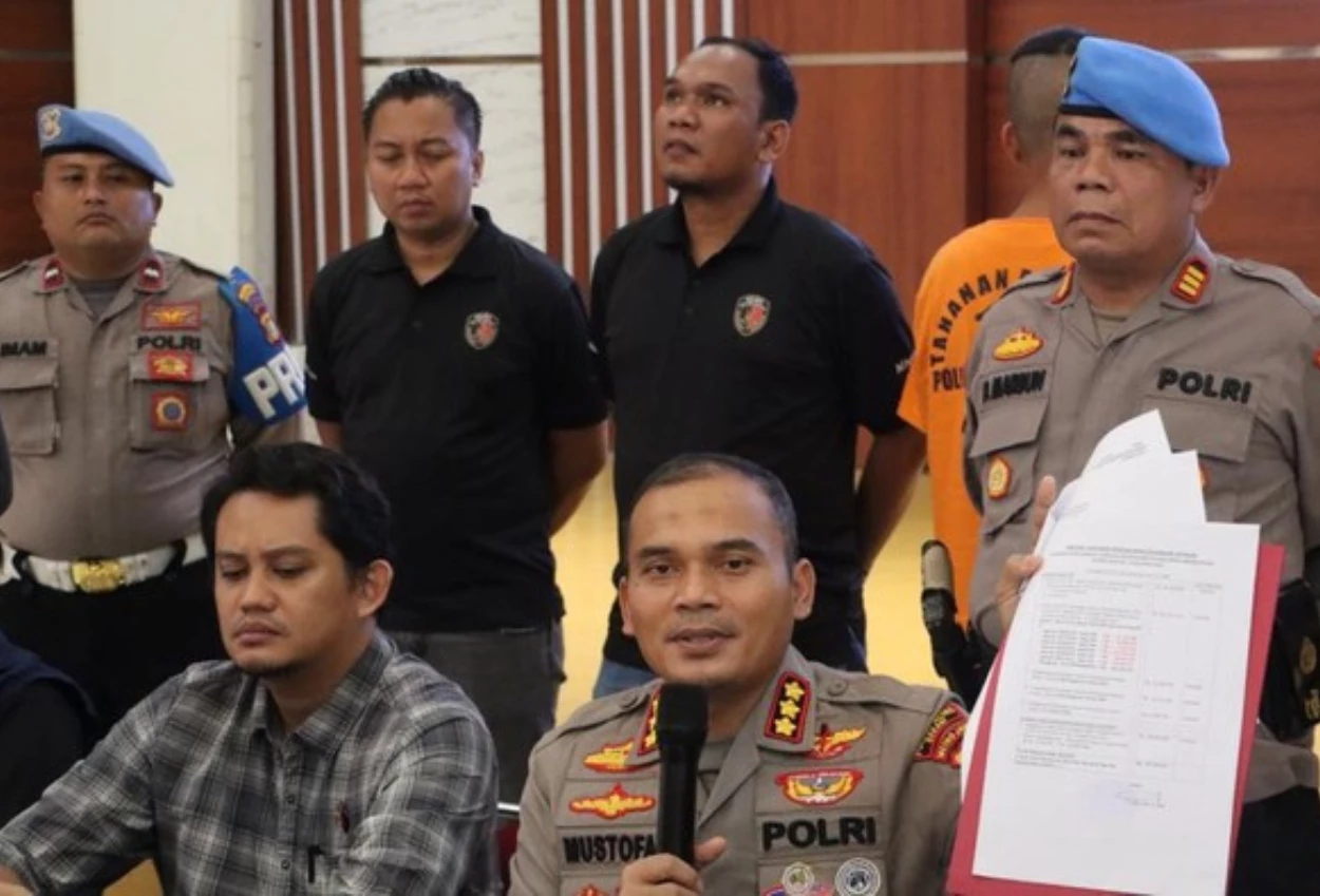 Kepala sekolah dan bendahara di sd bekasi gelapkan dana rp710 juta, pelaku suami istri