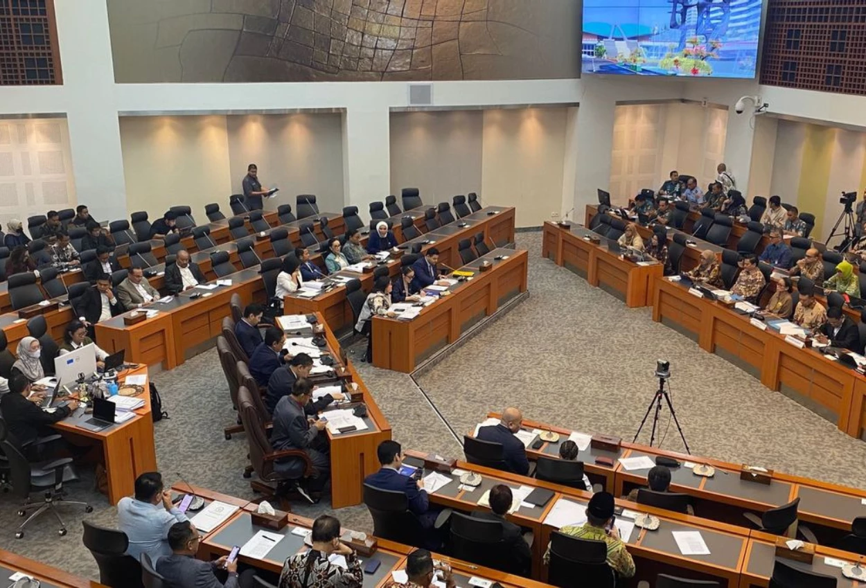 Komisi i dpr setujui ruu tni dibawa ke paripurna, siap disahkan jadi uu