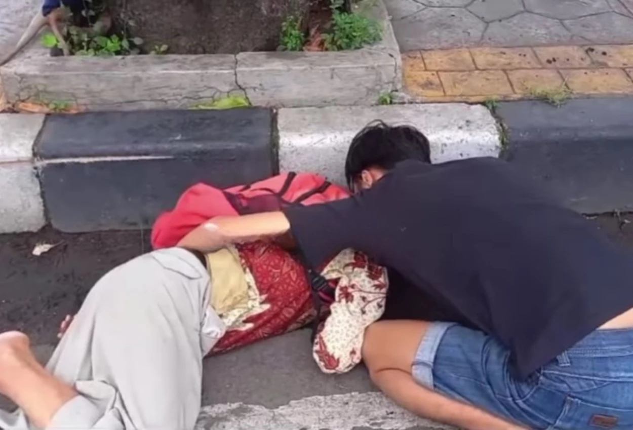 Kronologi kecelakaan mobil pikap yang tabrak lansia hingga alami luka parah di bagian kepala
