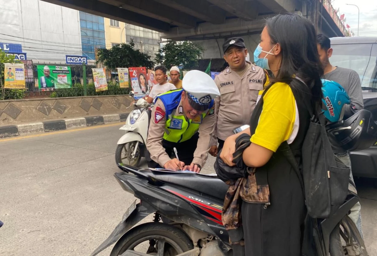 Lawan arah di ciputat, pengendara motor bakal kena tilang etle
