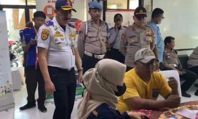 Pastikan keselamatan pemudik, awak bus di kalideres jalani tes urine dan pemeriksaan kesehatan