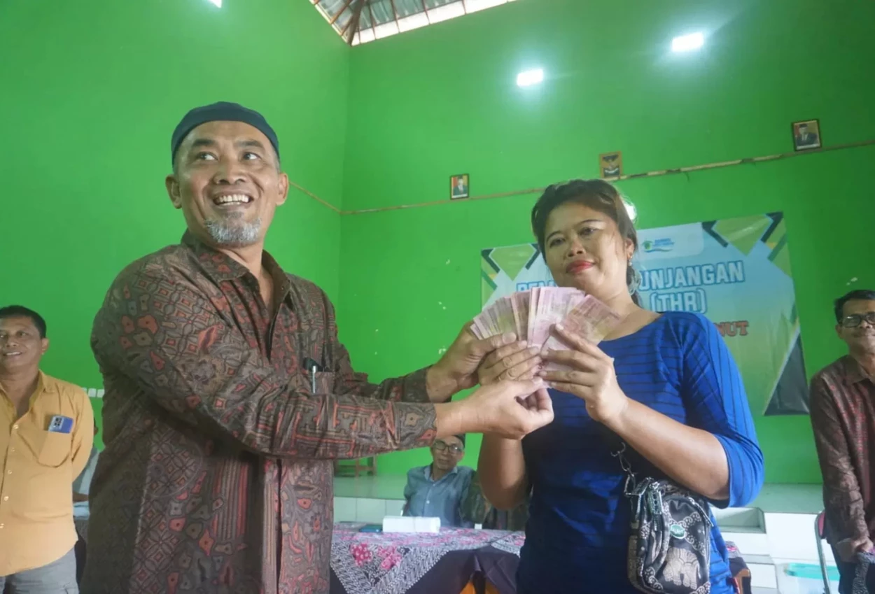 Pemerintah di desa klaten bagikan thr kepada warga, jumlahnya tembus rp457 juta