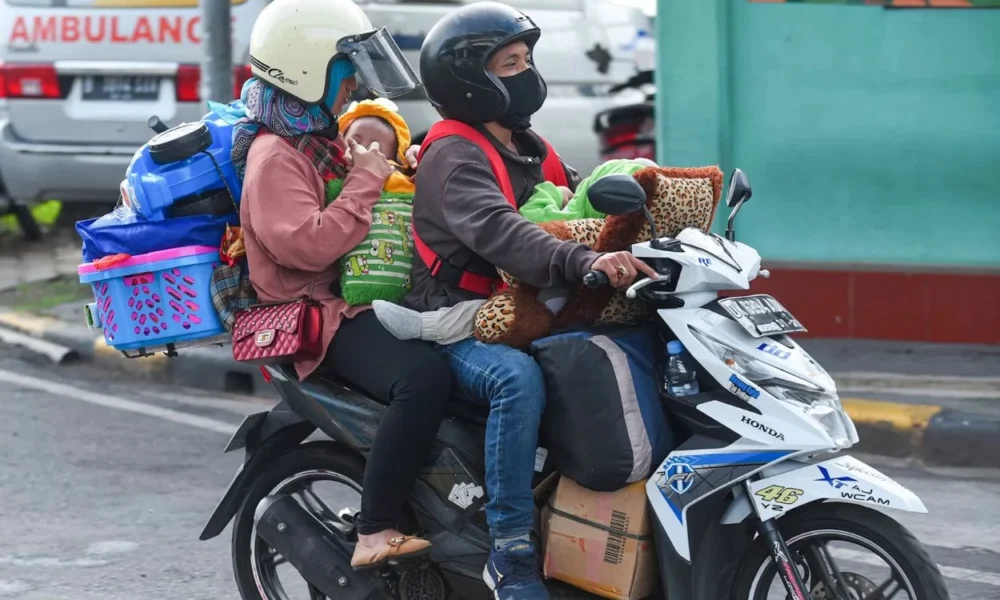 Pemudik motor kelebihan muatan siap siap kena tilang elektronik!