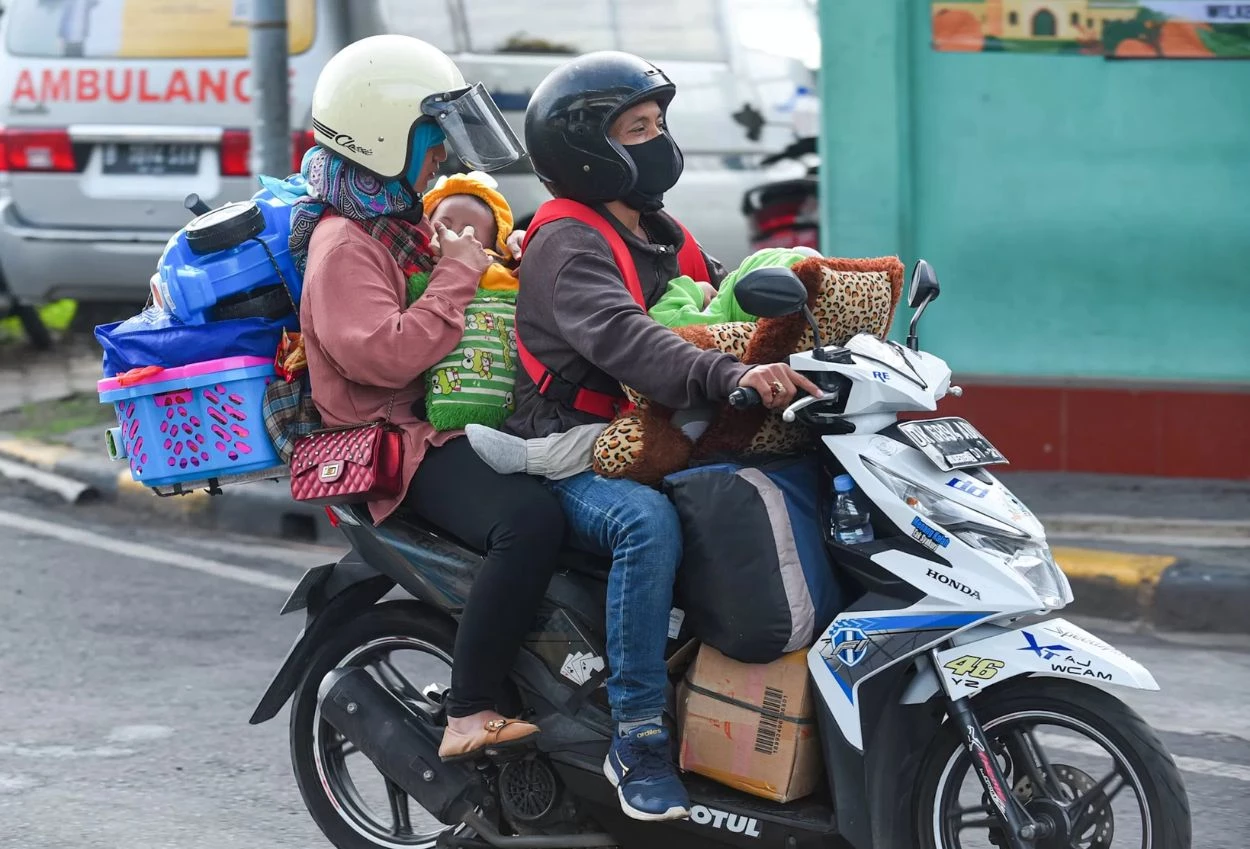Pemudik motor kelebihan muatan siap siap kena tilang elektronik!