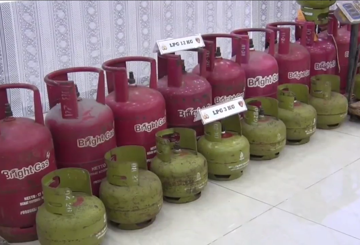 Polisi ungkap sindikat pengoplos gas lpg subsidi, tabung 12 kg dioplos jadi 3 kg