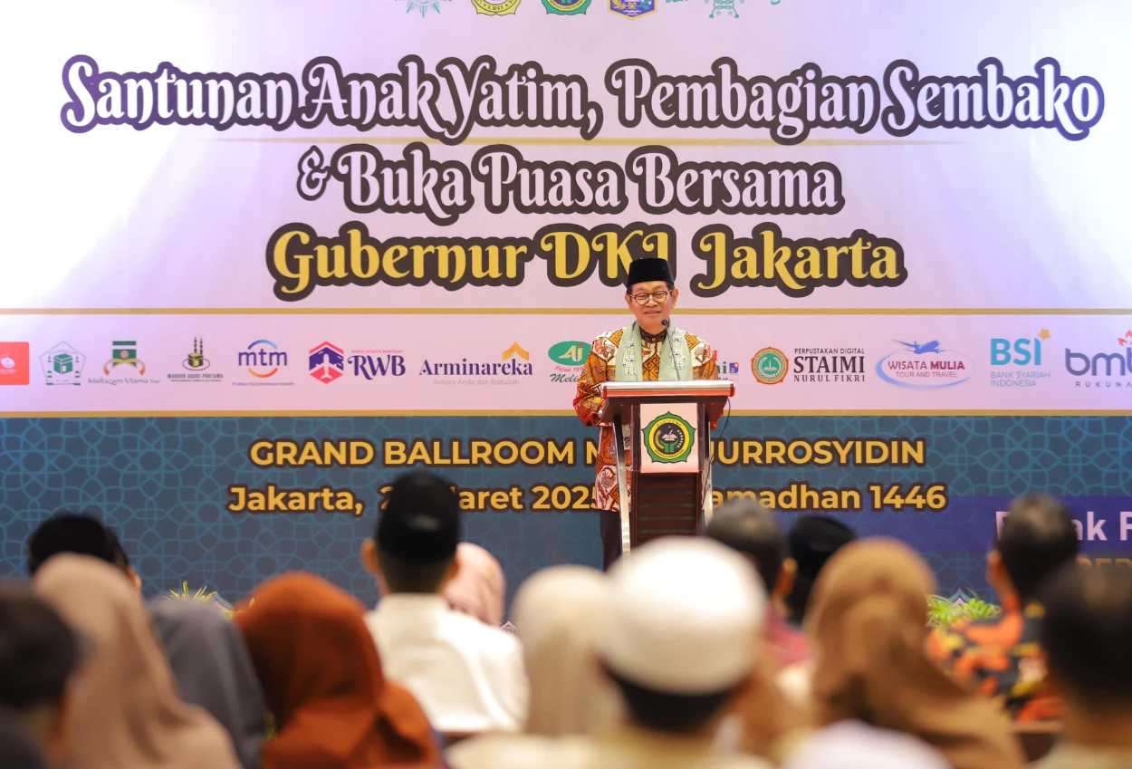 Pramono anung hadiri santunan anak yatim dan bagi sembako di ponpes minhaajurrosyidiin