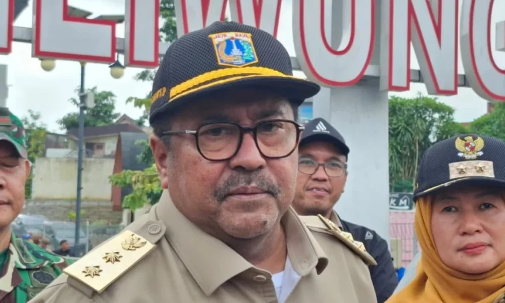Rano karno tinjau banjir di kebon pala, warga masih menanti realisasi relokasi