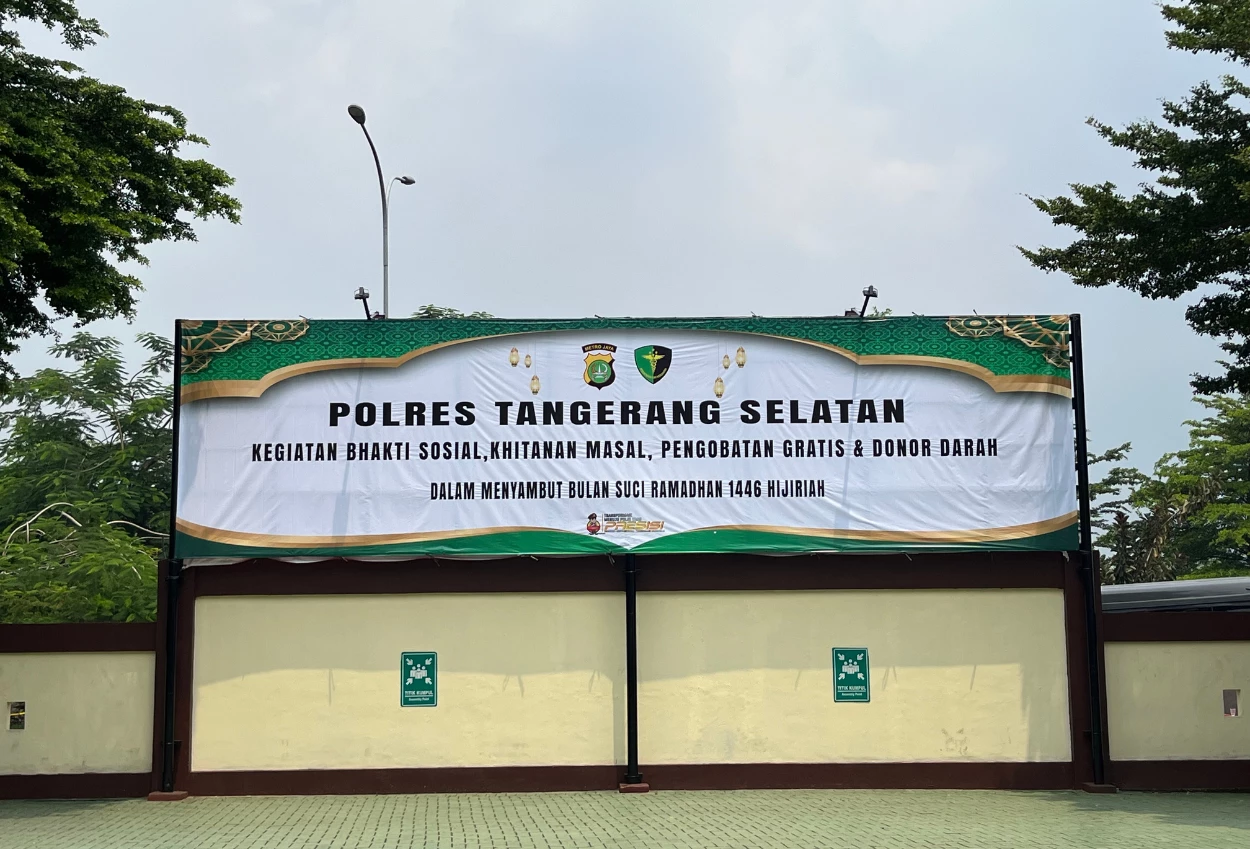 Ratusan warga ikut khitanan massal dan pengobatan gratis di polres tangsel