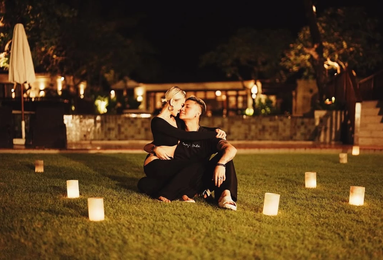 Rayakan 4 tahun kebersamaan dengan adam rosyadi, agnez mo i love you, you're my four ever