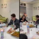 Richard lee hadiahkan hijab untuk sarwendah saat buka puasa bersama