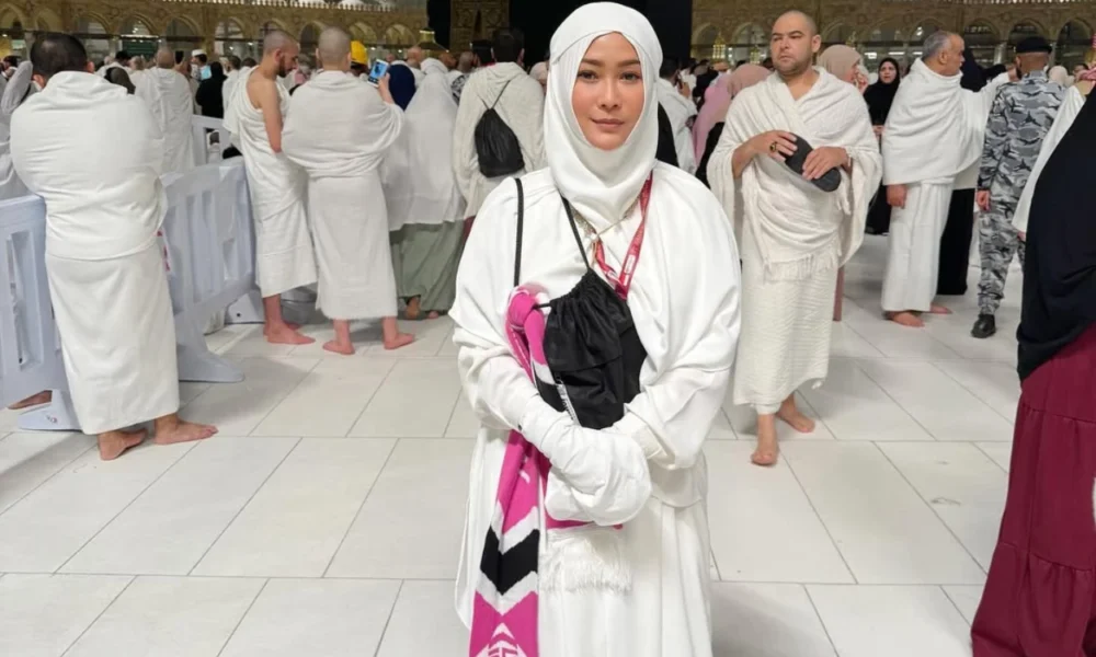 Sembuh dari infeksi clostridium difficile, inul daratista jalani nazar umrah tanpa suami dan anak