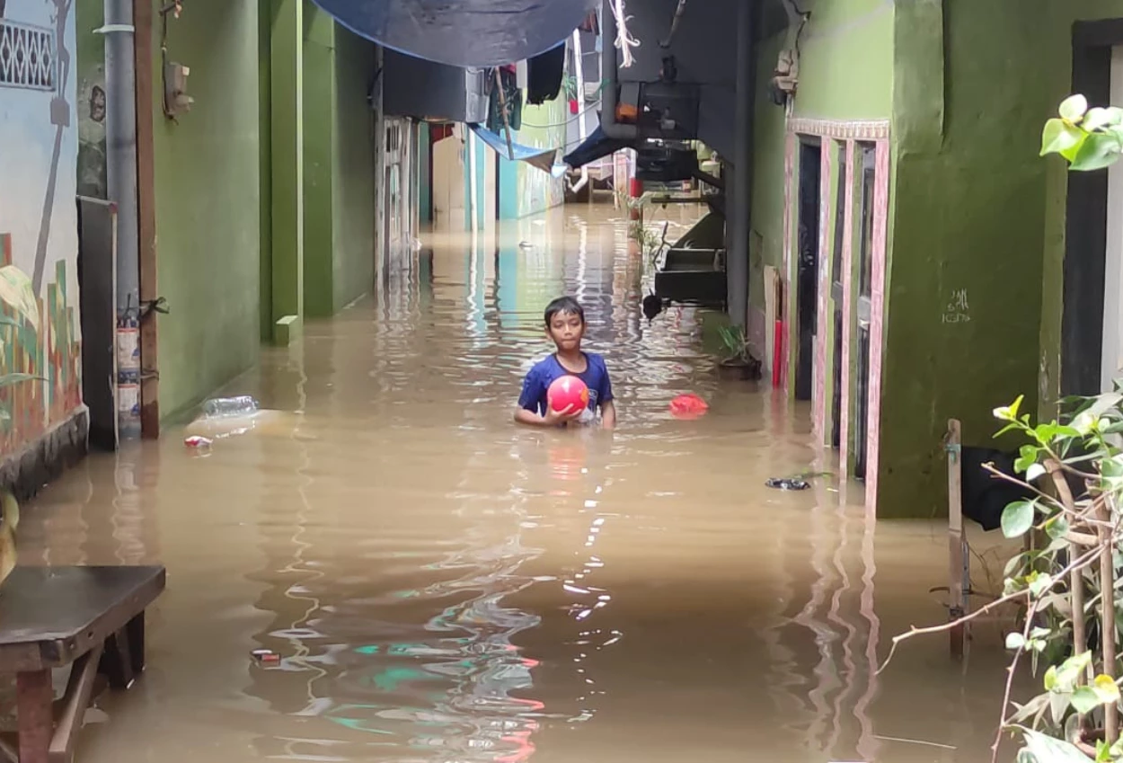 Sungai ciliwung meluap, kebon pala kembali terendam banjir hingga 2 meter